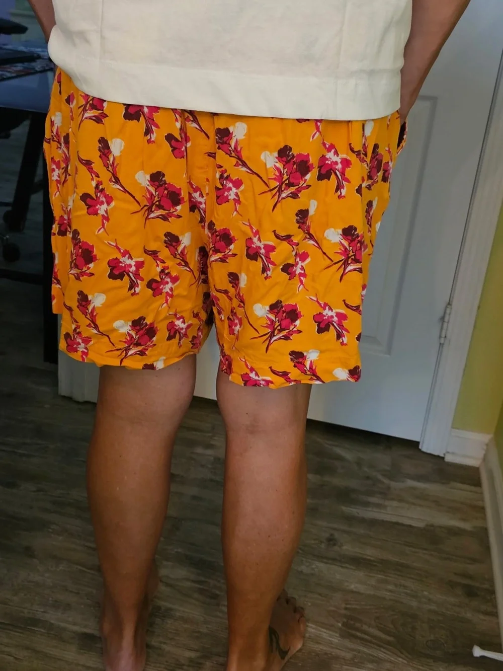 Lane Bryant Orange Floral Print Shorts with Bold Pink & White Blooms. 18/20
